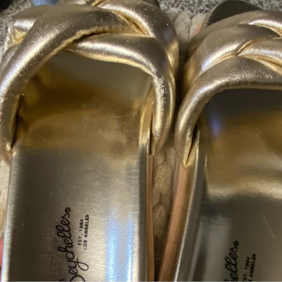 Seychelles Low Key Glow Up Gold Metallic Sandals Sz 7.5 - Picture 3 of 6